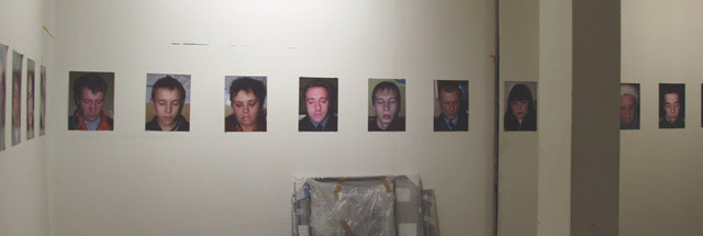 Фотопортреты людей, заснувших в московской подземке, сделанные молодым анархистом Давидом Тер-Оганьяном, сыном более известного художника и анархиста Авдея Тер-Оганьяна.